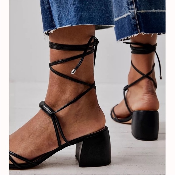 New Free People Vicenza “Love Struck” Ankle Tie Heeled Black Sandals Size 7 - Picture 4 of 10